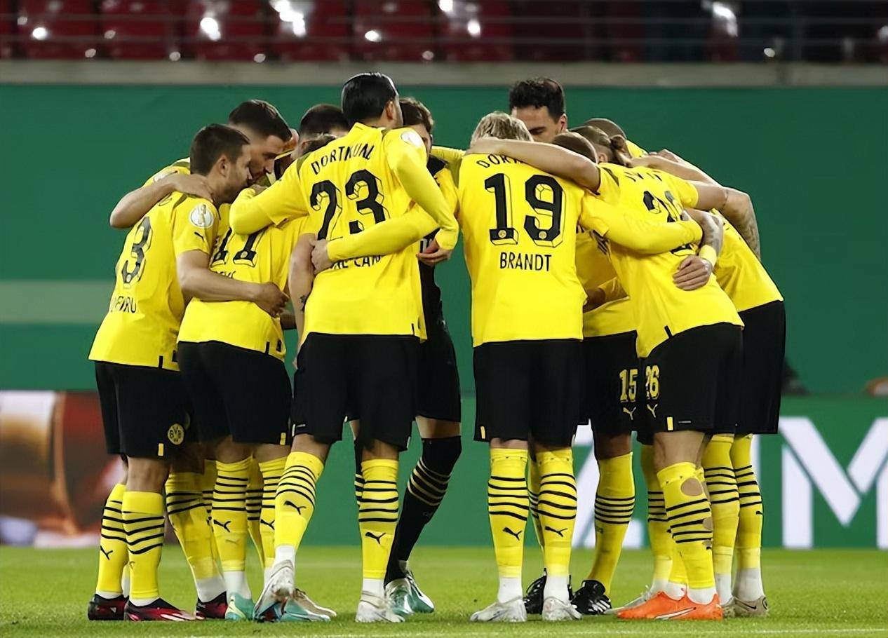 包含欧篮联今晚走向成谜，多特蒙德防线松动，球迷炸锅，赛季目标并未改变的词条