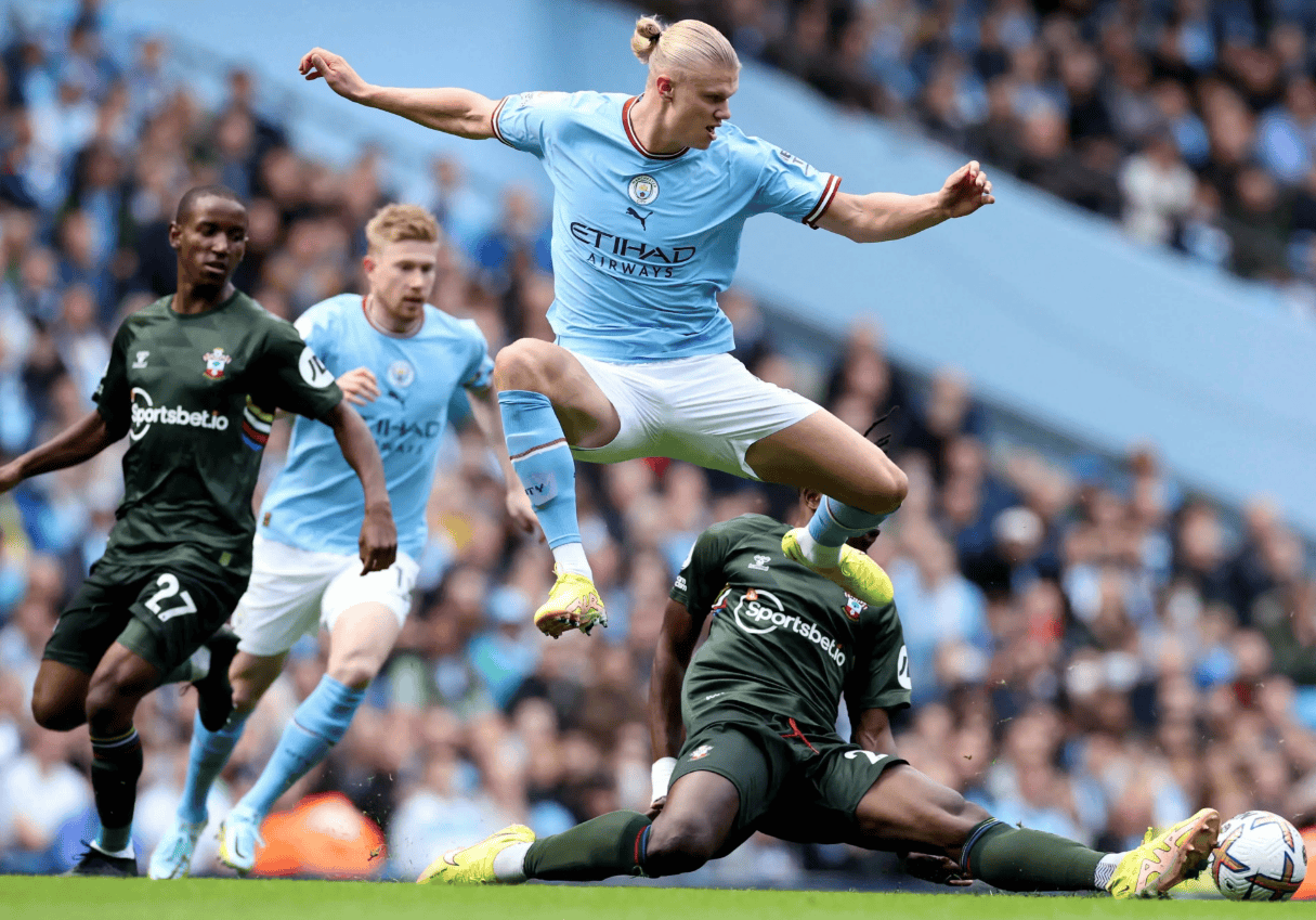 包含赛后体能课后，皇家马德里门线救险备战意大利杯，压力陡增，临场指挥获称赞的词条